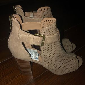 7 1/2 Light Beige,  Parker & Sky Heels